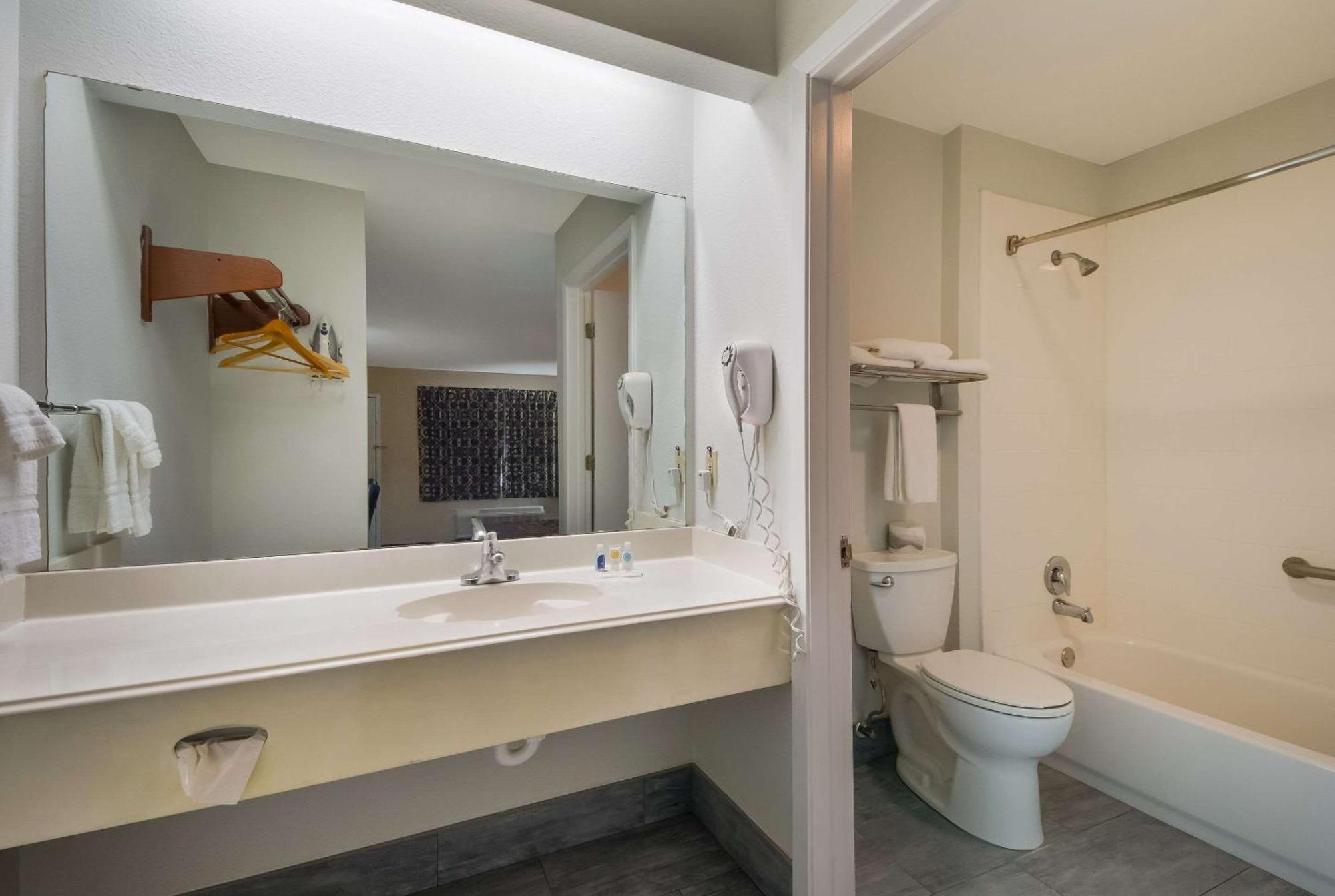 Rodeway Inn & Suites Corpus Christi Bagian luar foto