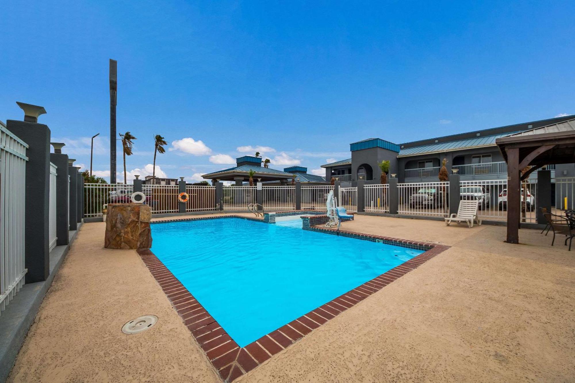 Rodeway Inn & Suites Corpus Christi Bagian luar foto