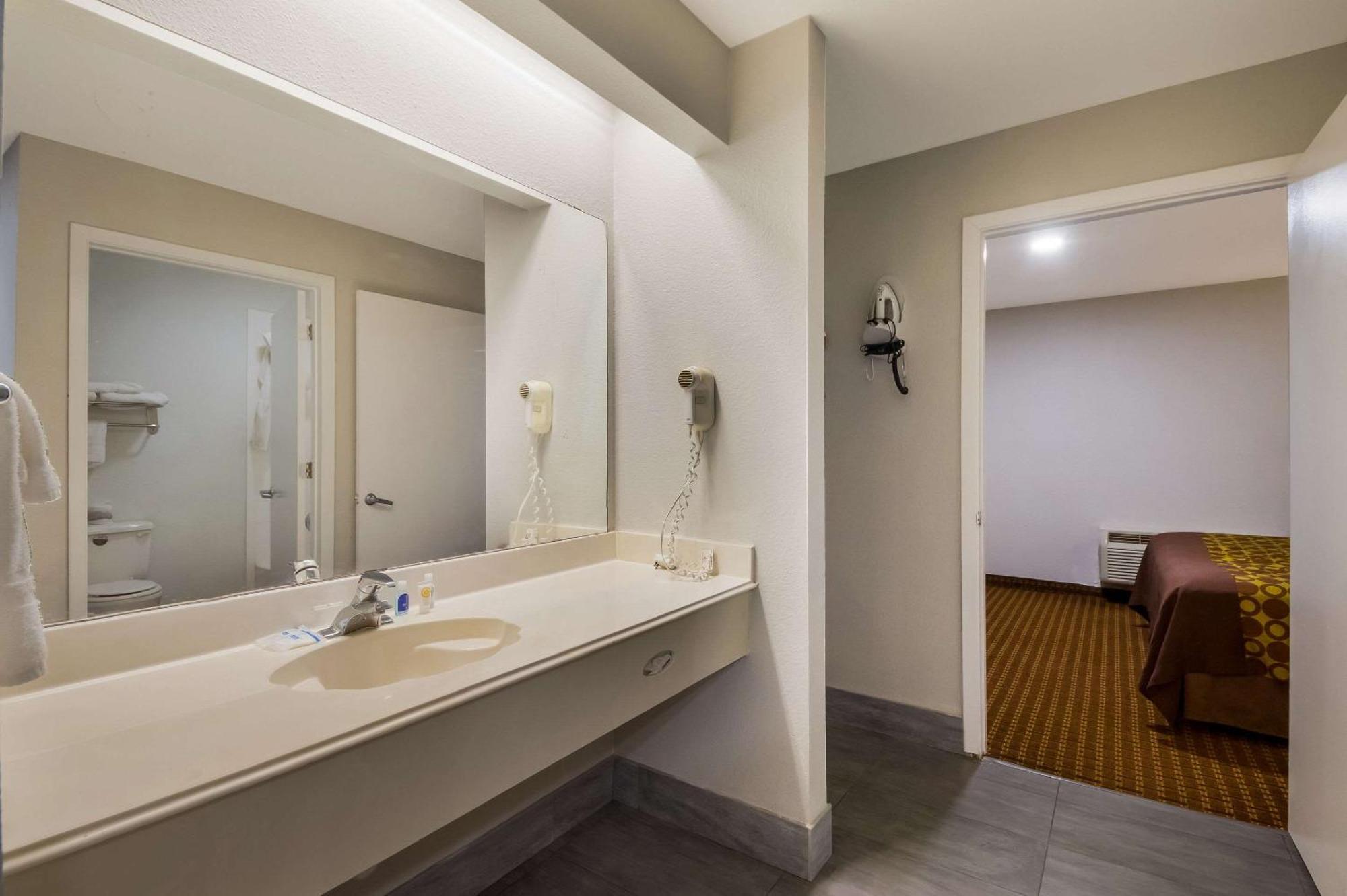 Rodeway Inn & Suites Corpus Christi Bagian luar foto